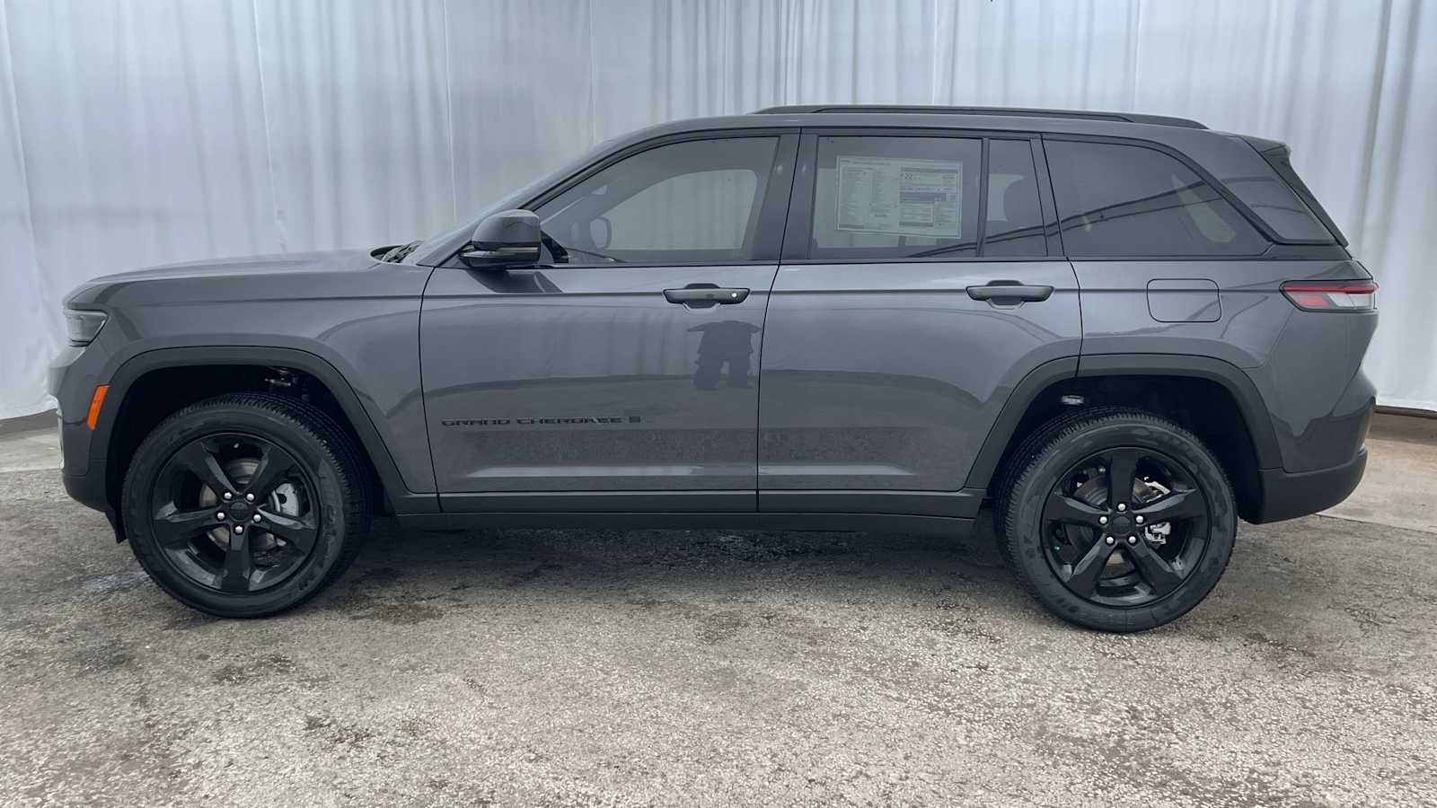 Thumbnail: 2025 Jeep Grand Cherokee - 31