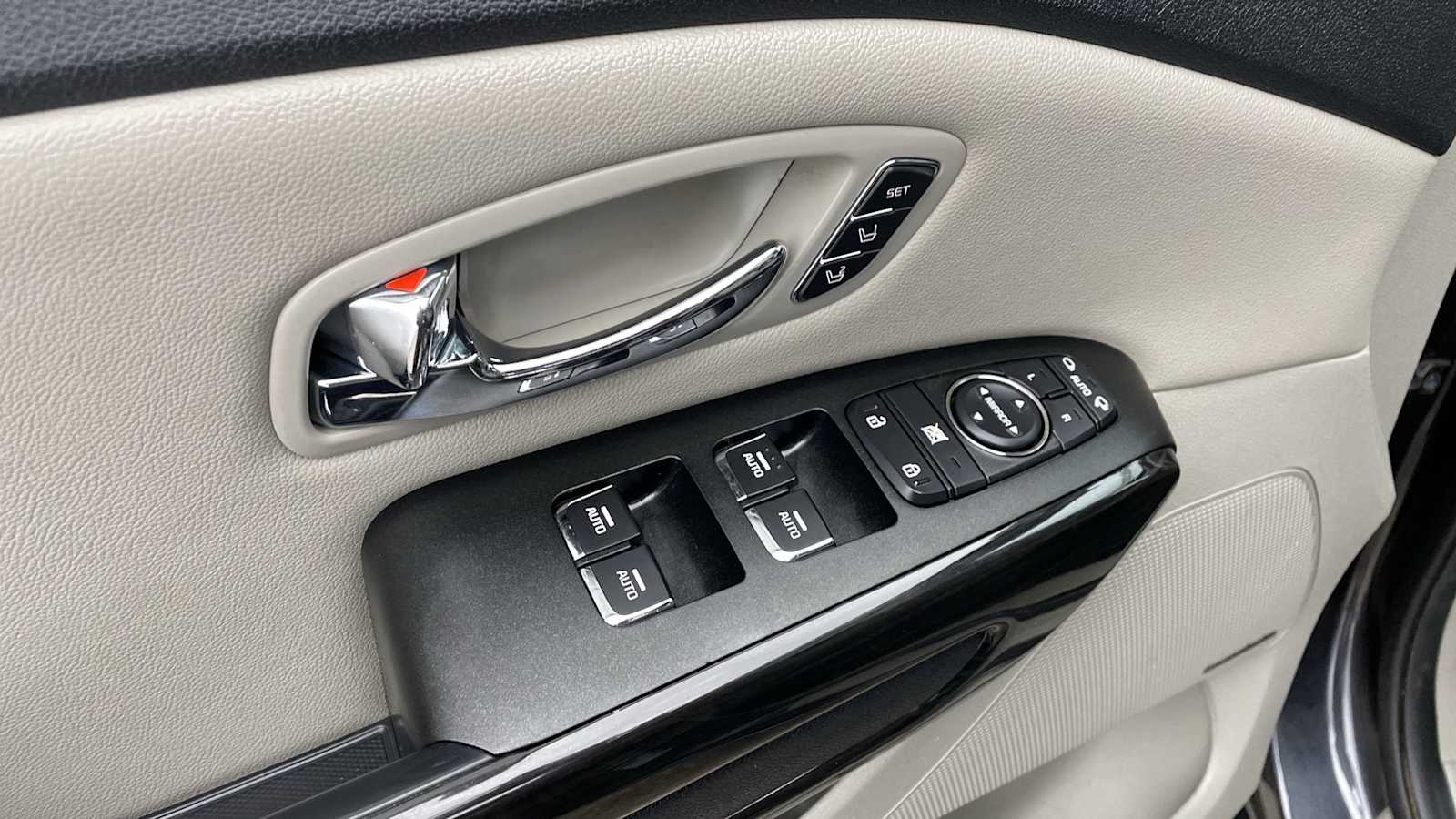 Thumbnail: 2020 Kia Sedona - 8