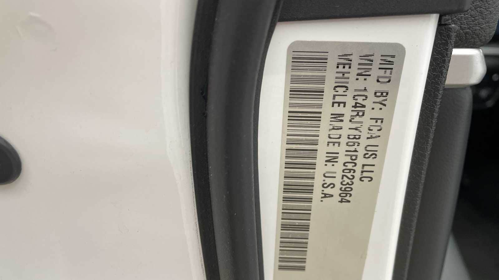 Thumbnail: 2023 Jeep Grand Cherokee - 32