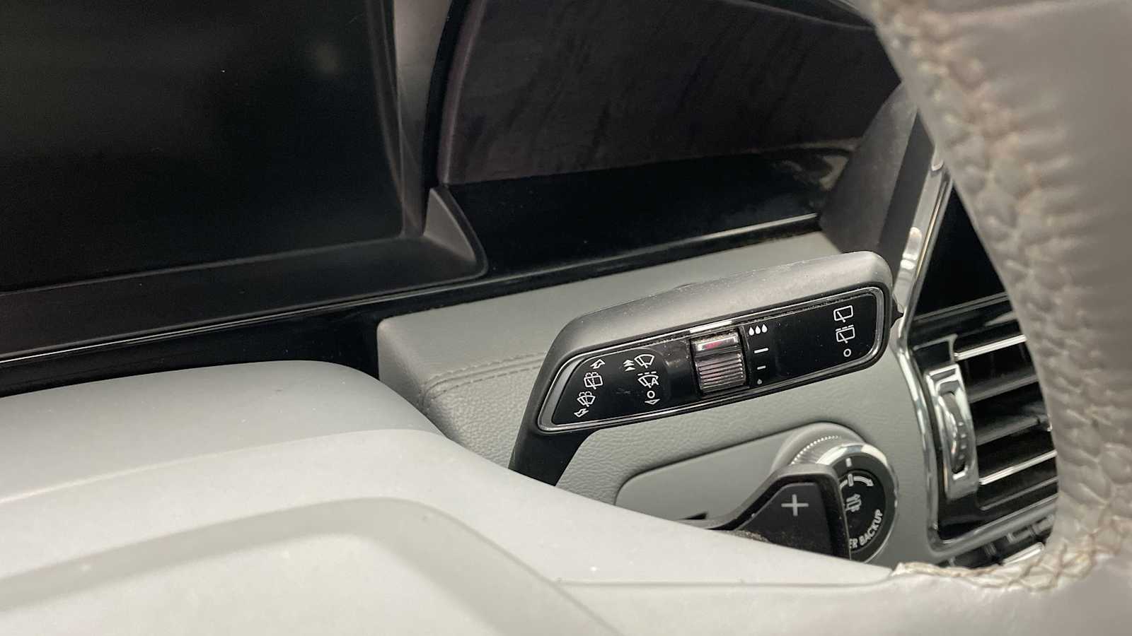 Thumbnail: 2018 Lincoln Navigator L - 18