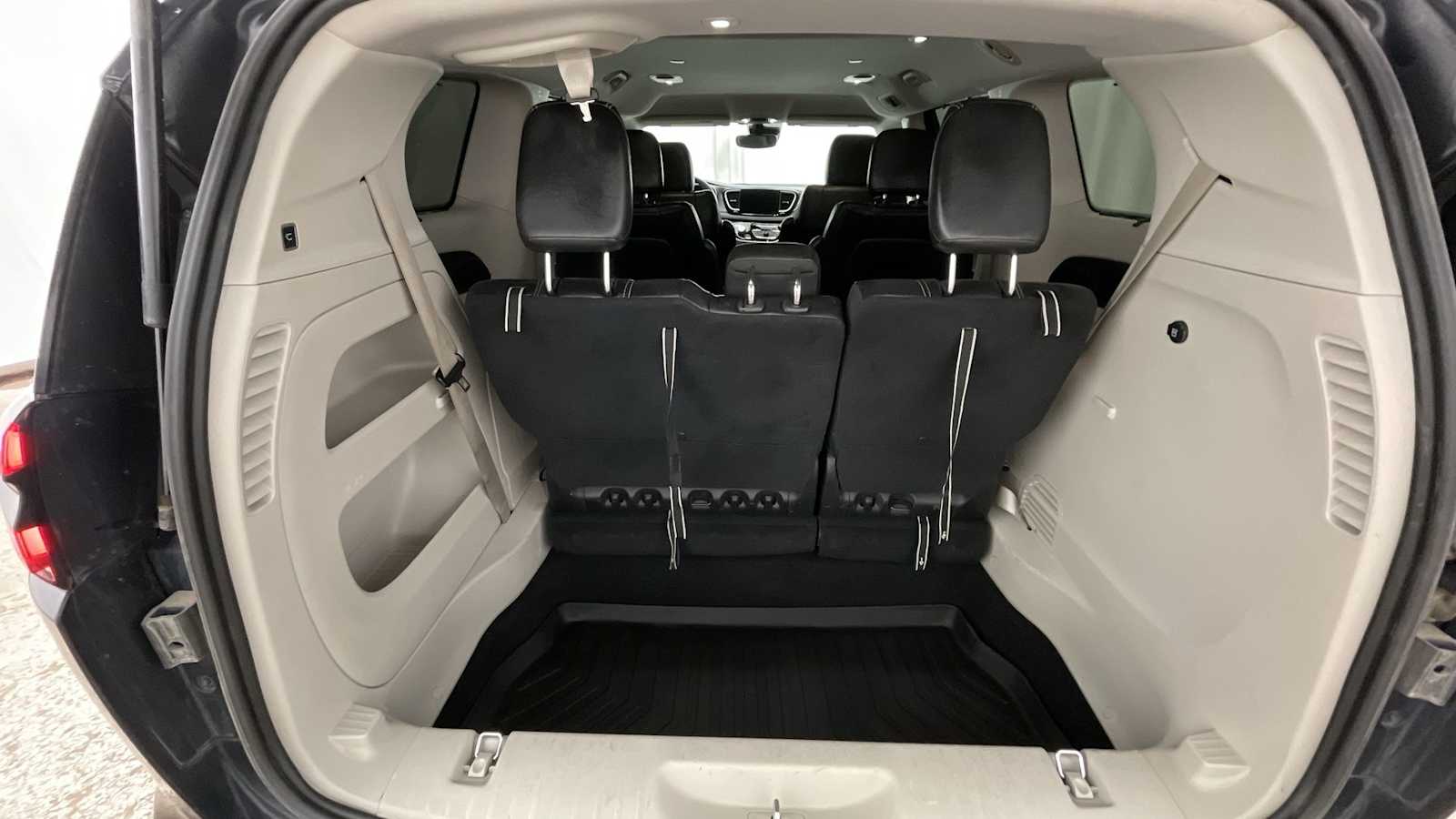 Thumbnail: 2022 Chrysler Pacifica - 30