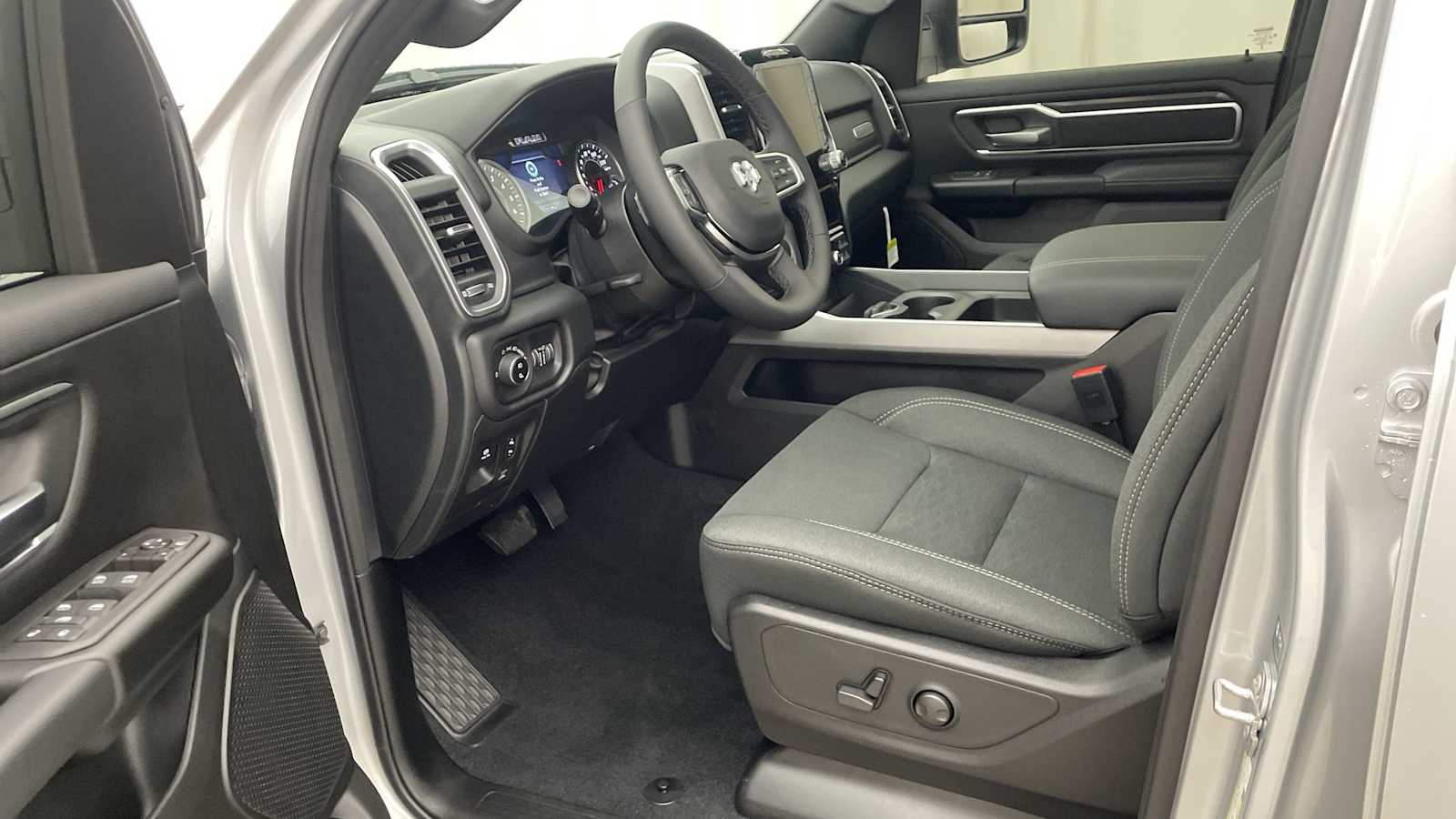 Thumbnail: 2026 RAM 1500 - 2