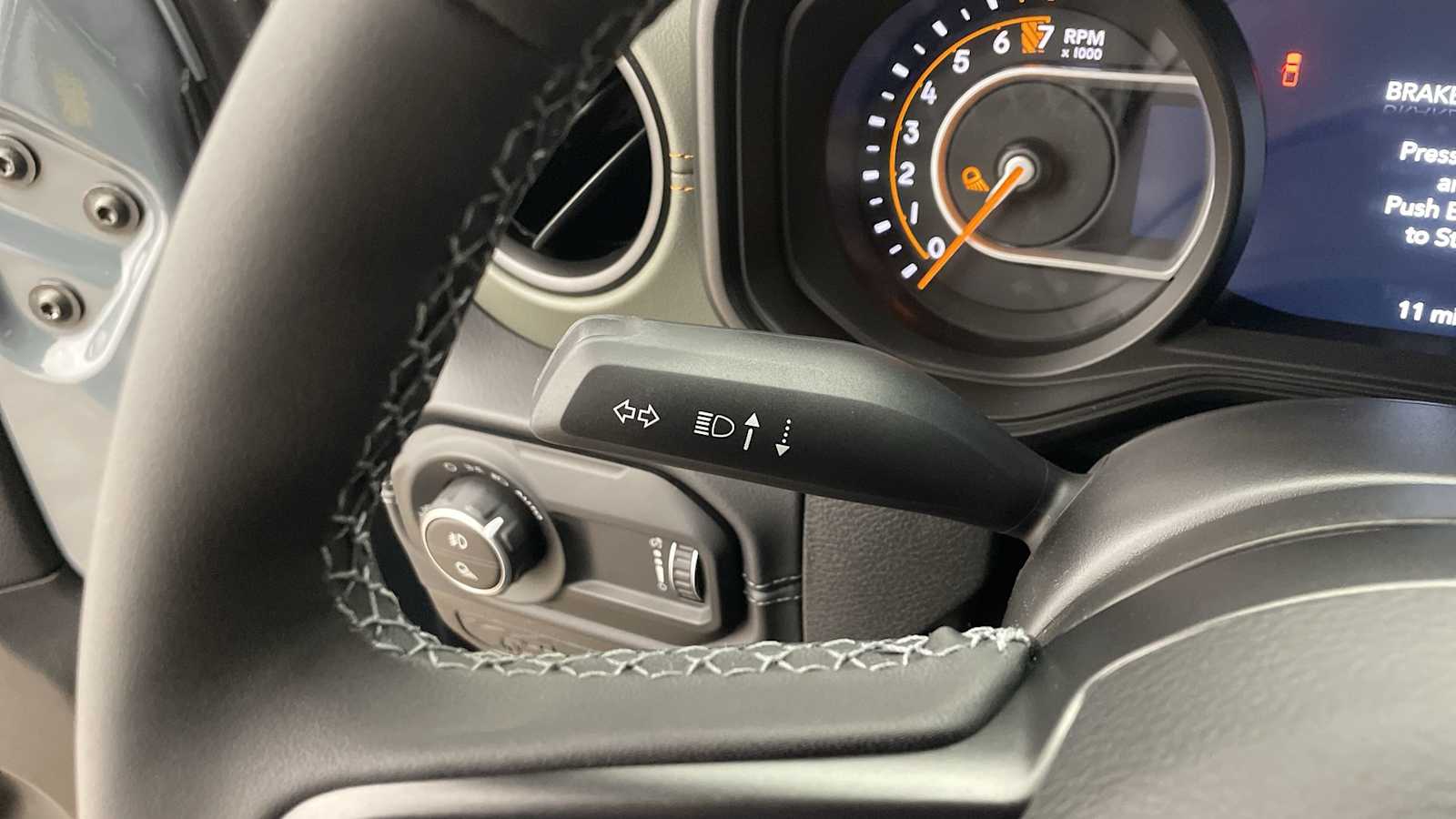 Thumbnail: 2025 Jeep Gladiator - 16