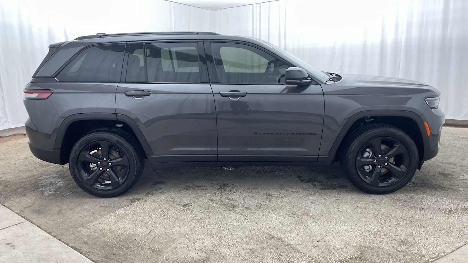 Thumbnail: 2025 Jeep Grand Cherokee - 35