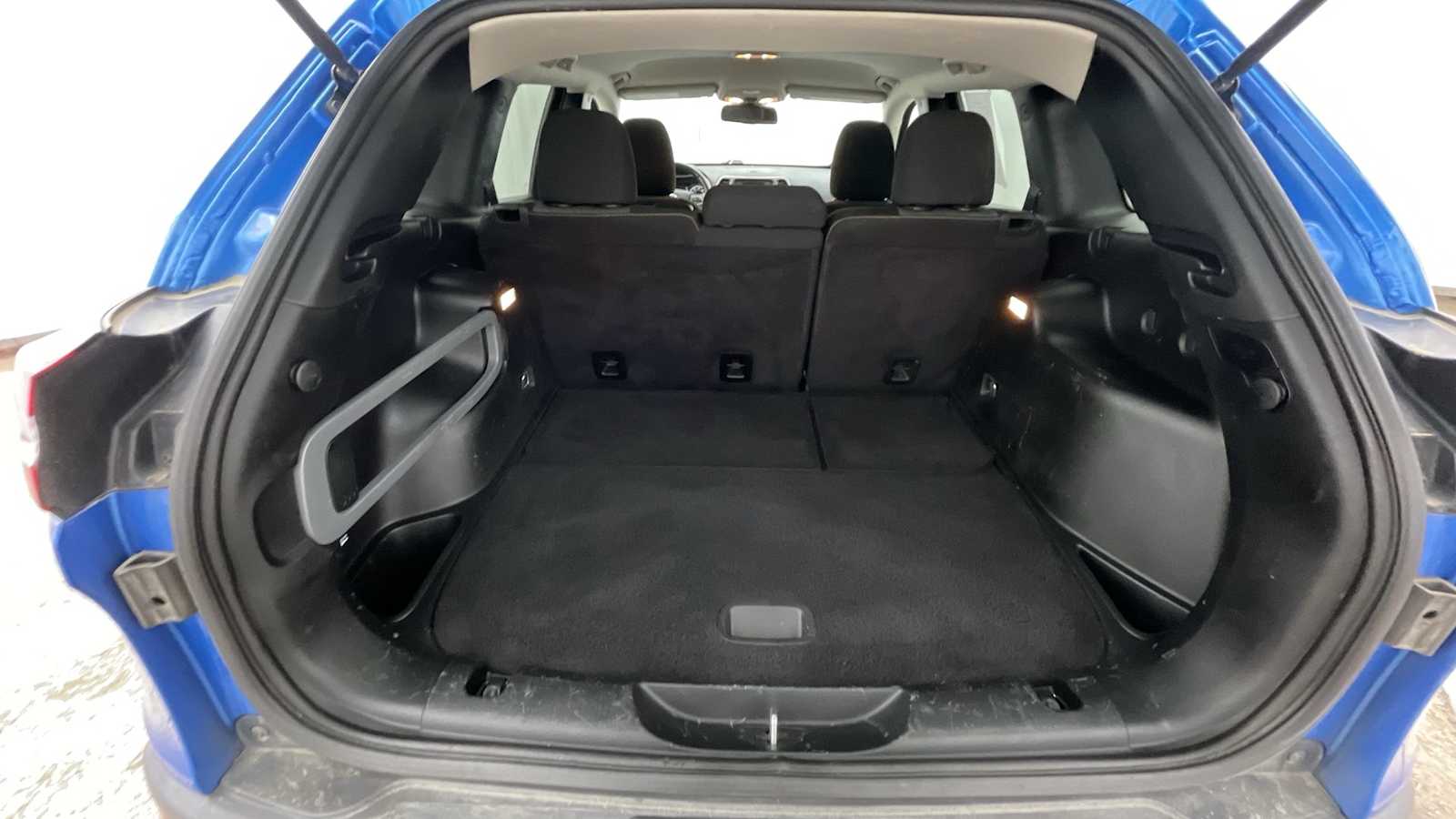 Thumbnail: 2018 Jeep Cherokee - 25