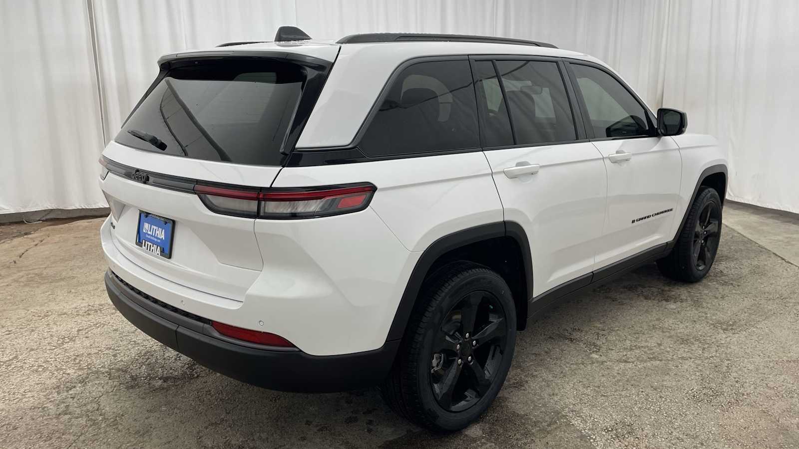 Thumbnail: 2026 Jeep Grand Cherokee - 36