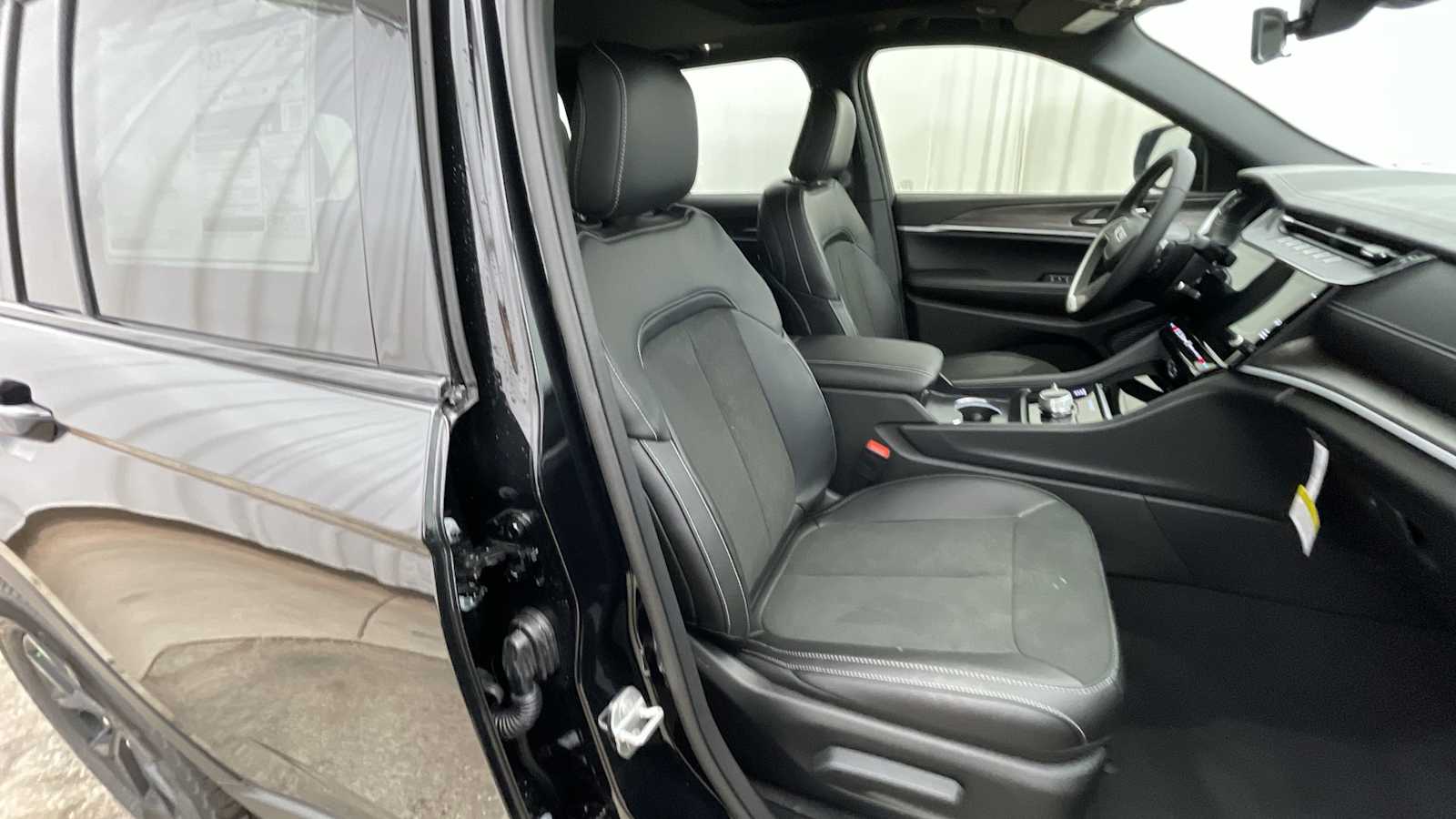 Thumbnail: 2026 Jeep Grand Cherokee - 12