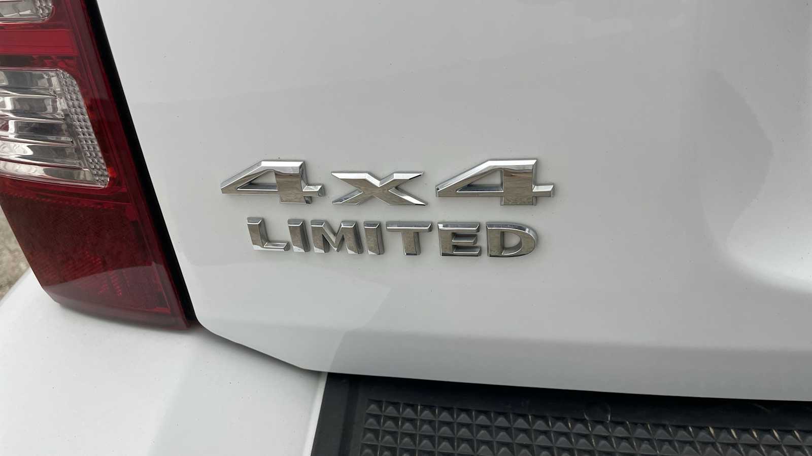 Thumbnail: 2012 Jeep Liberty - 23