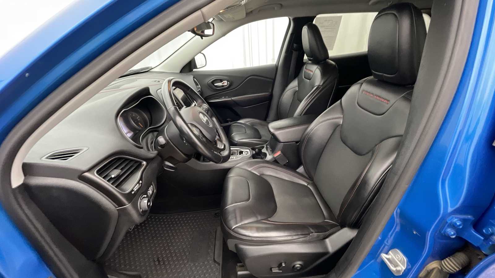 Thumbnail: 2019 Jeep Cherokee - 5