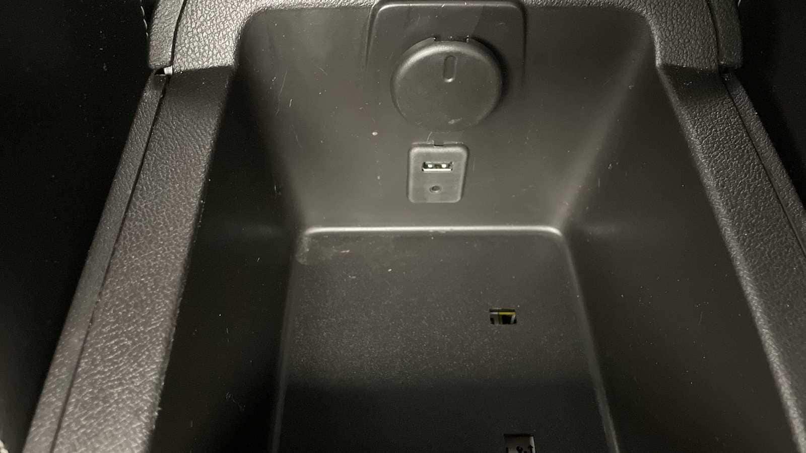 Thumbnail: 2011 Chevrolet Camaro - 18