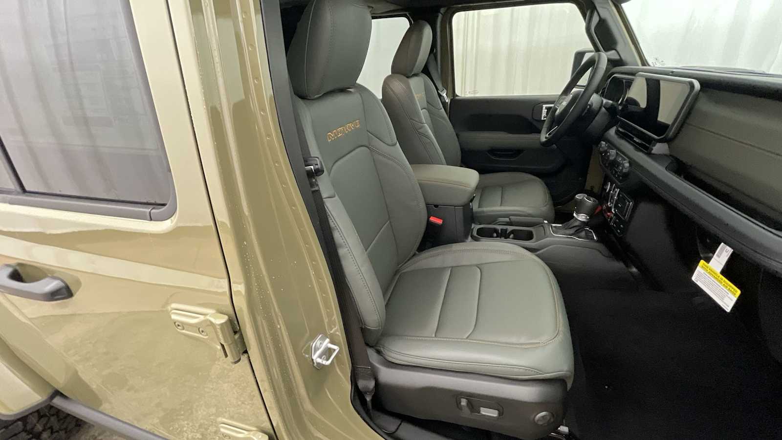 Thumbnail: 2025 Jeep Gladiator - 12