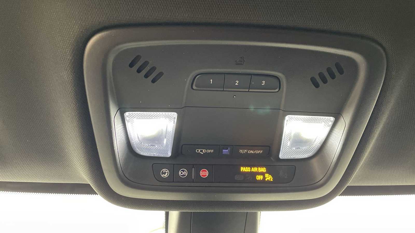 Thumbnail: 2022 Chevrolet Traverse - 23