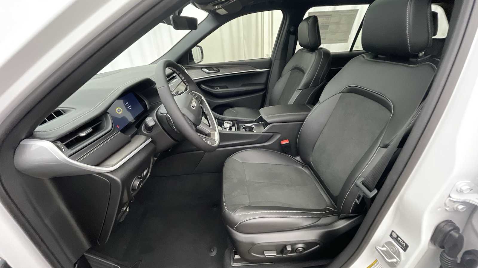 Thumbnail: 2026 Jeep Grand Cherokee - 6