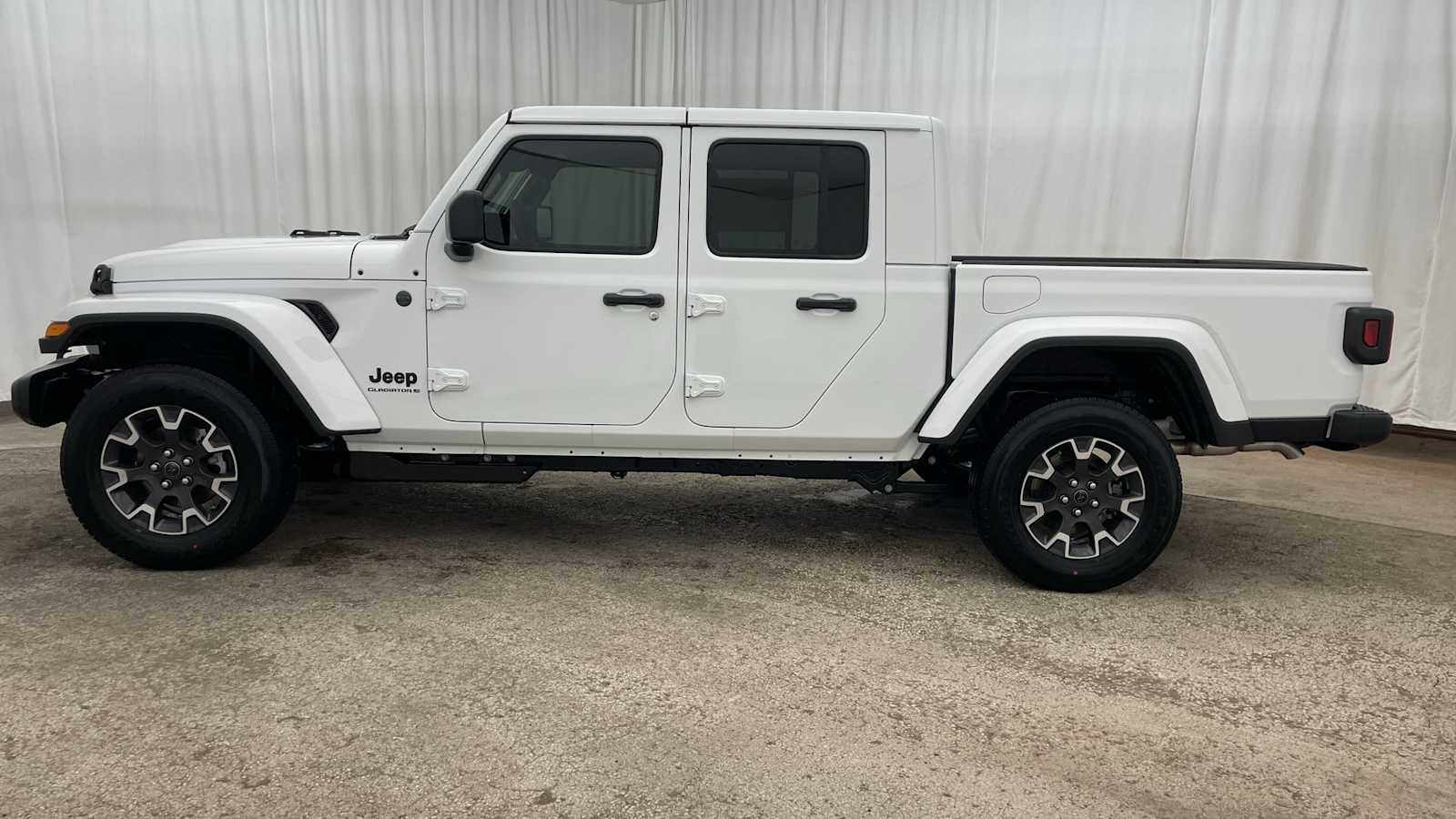 Thumbnail: 2026 Jeep Gladiator - 31