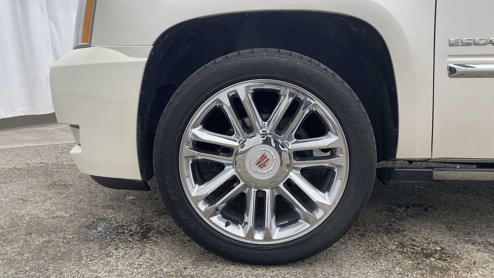 Thumbnail: 2013 Cadillac Escalade - 43
