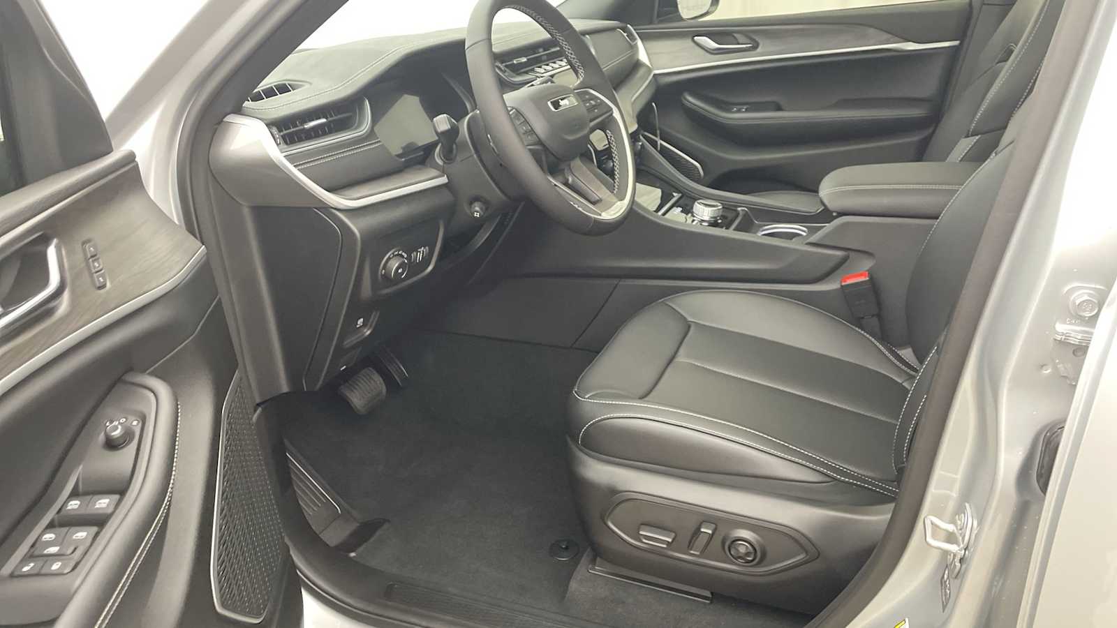 Thumbnail: 2025 Jeep Grand Cherokee - 2