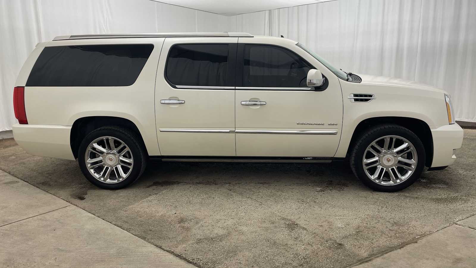 Thumbnail: 2013 Cadillac Escalade - 37