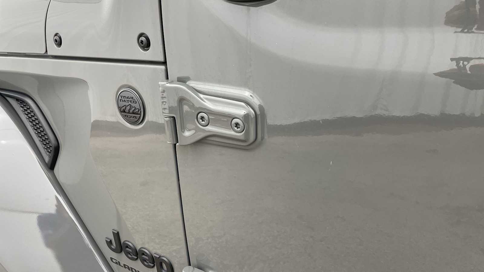 Thumbnail: 2023 Jeep Gladiator - 42