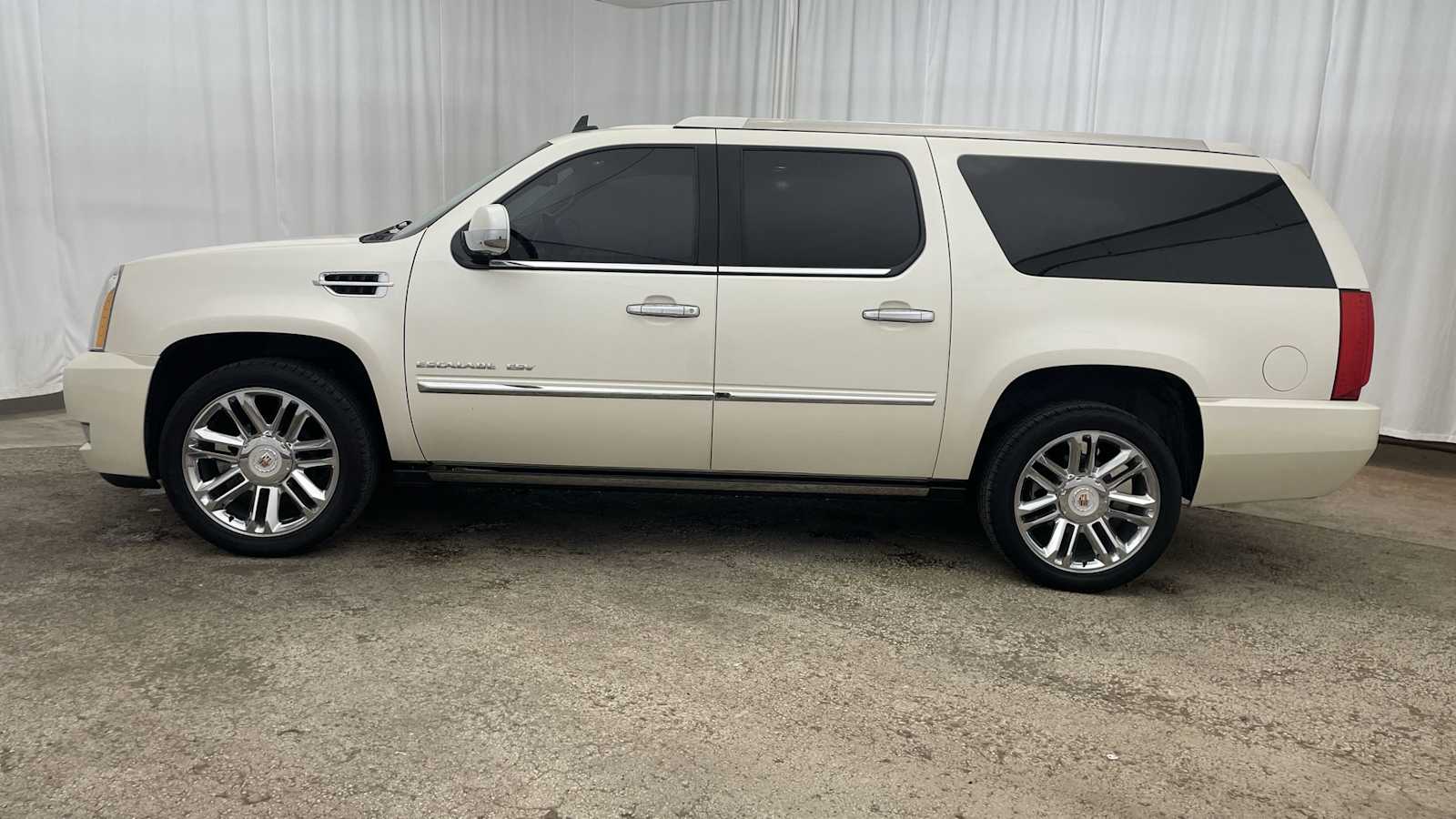 Thumbnail: 2013 Cadillac Escalade - 33