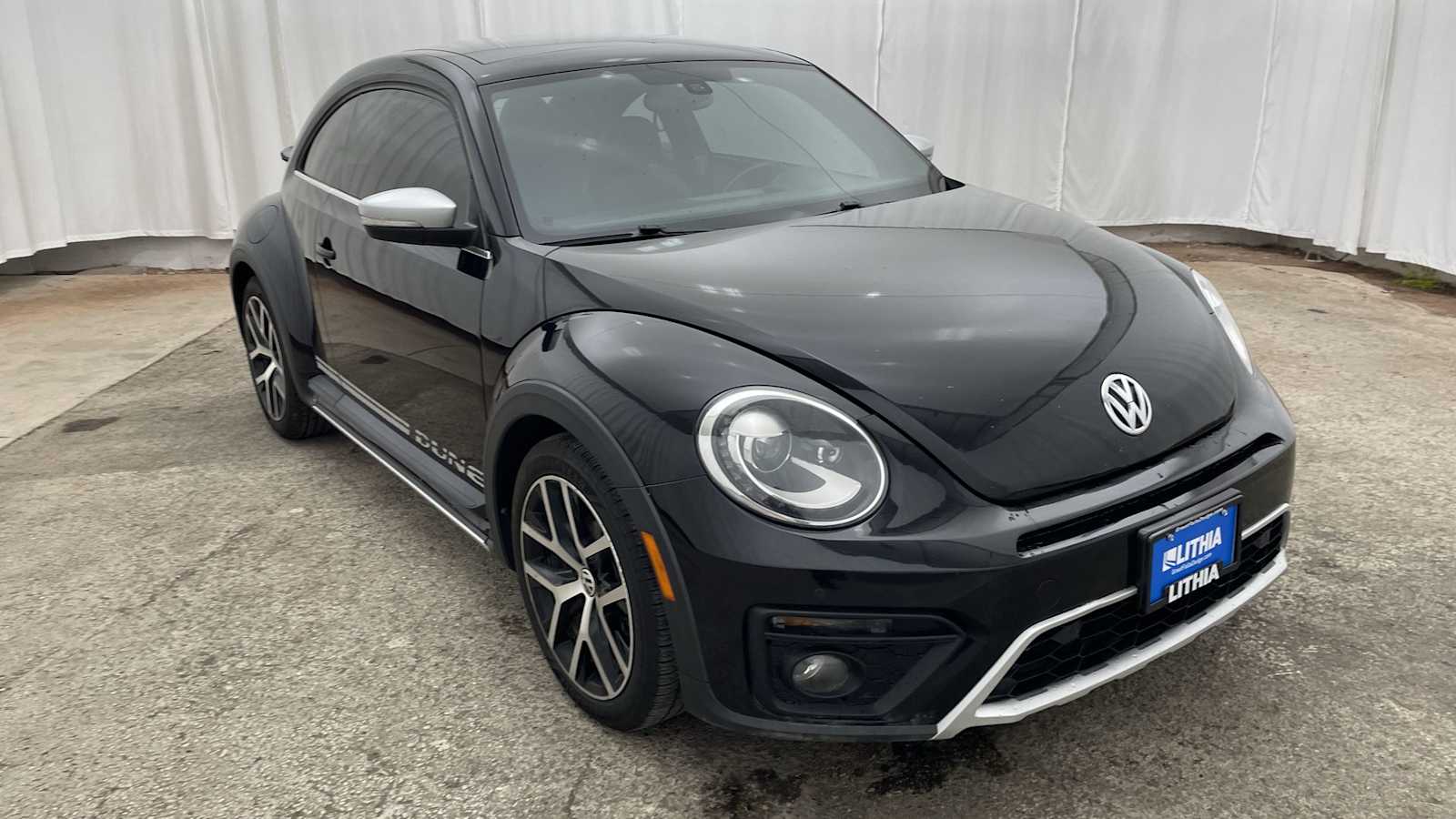Thumbnail: 2016 Volkswagen Beetle - 32