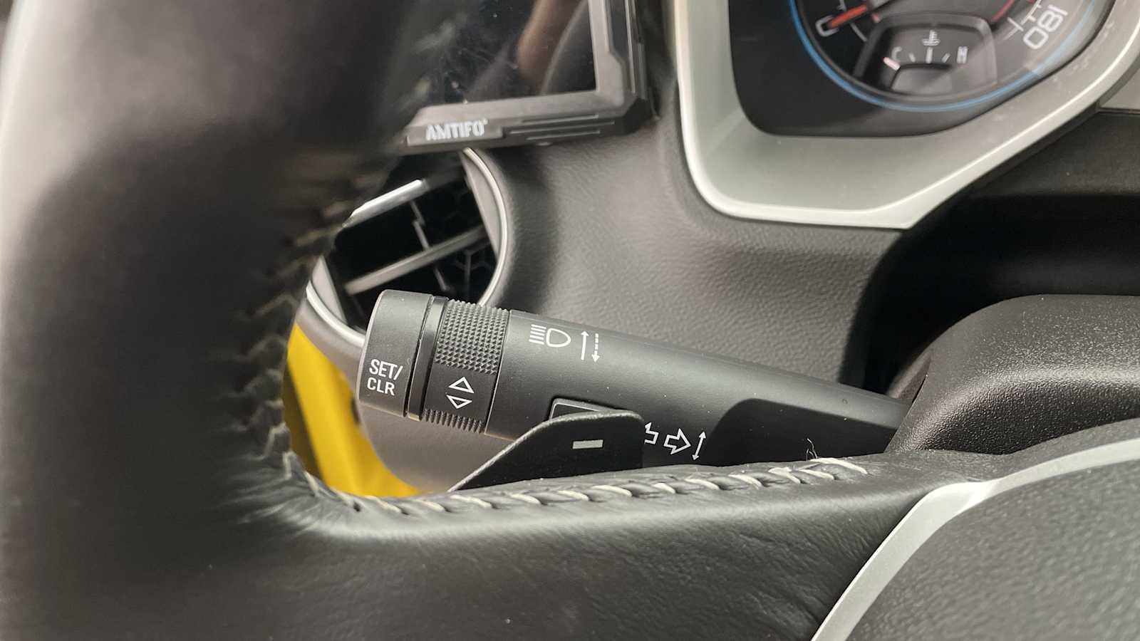 Thumbnail: 2011 Chevrolet Camaro - 15