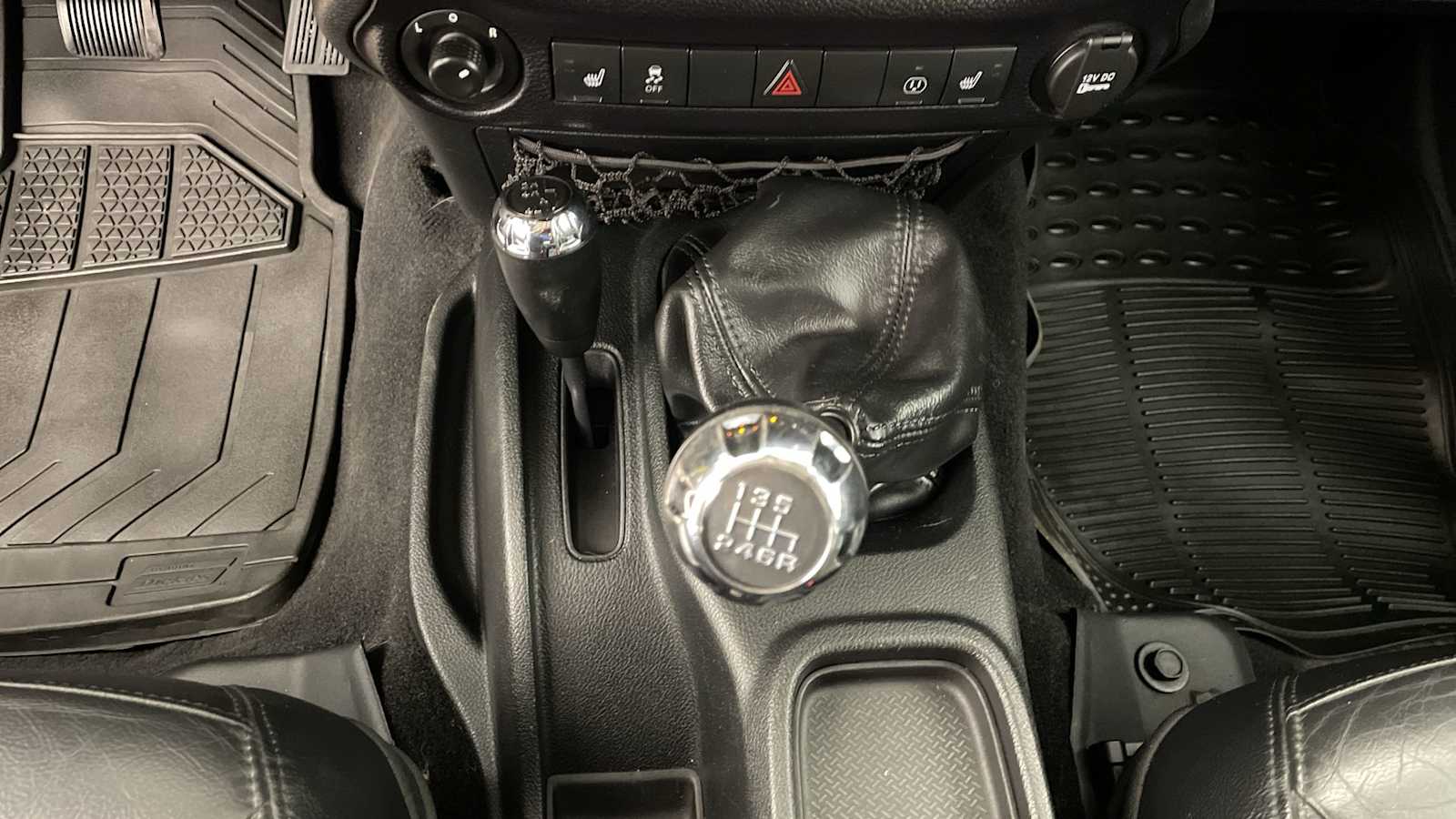 Thumbnail: 2016 Jeep Wrangler - 20