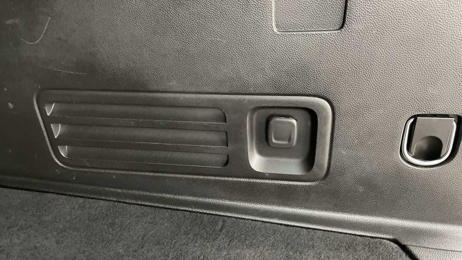 Thumbnail: 2022 Chevrolet Traverse - 26