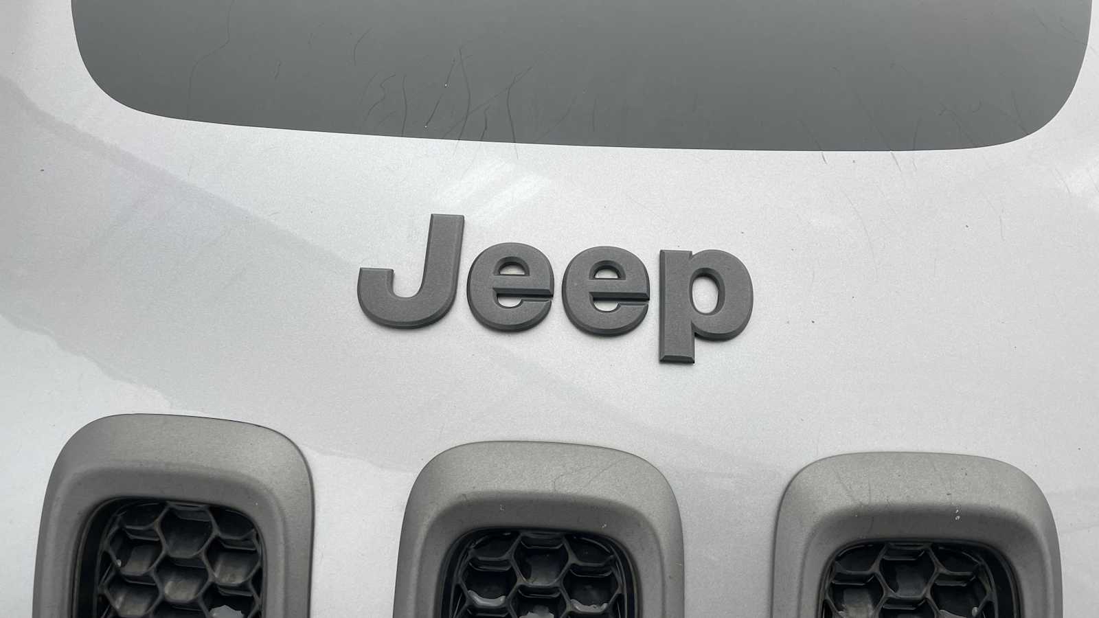 Thumbnail: 2018 Jeep Cherokee - 42