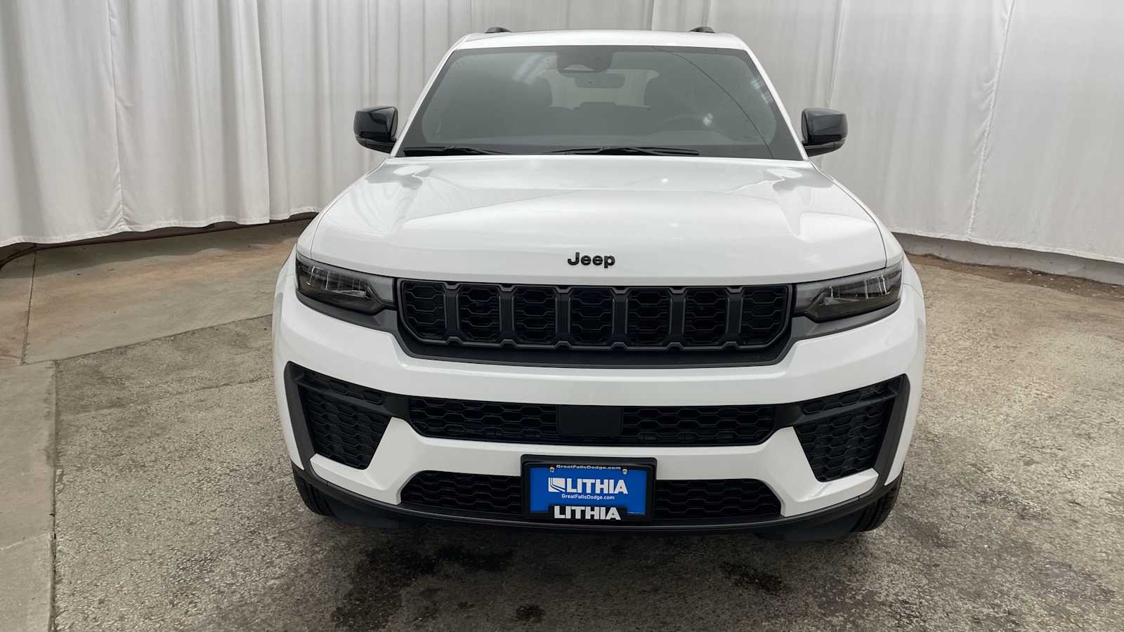 Thumbnail: 2026 Jeep Grand Cherokee - 38