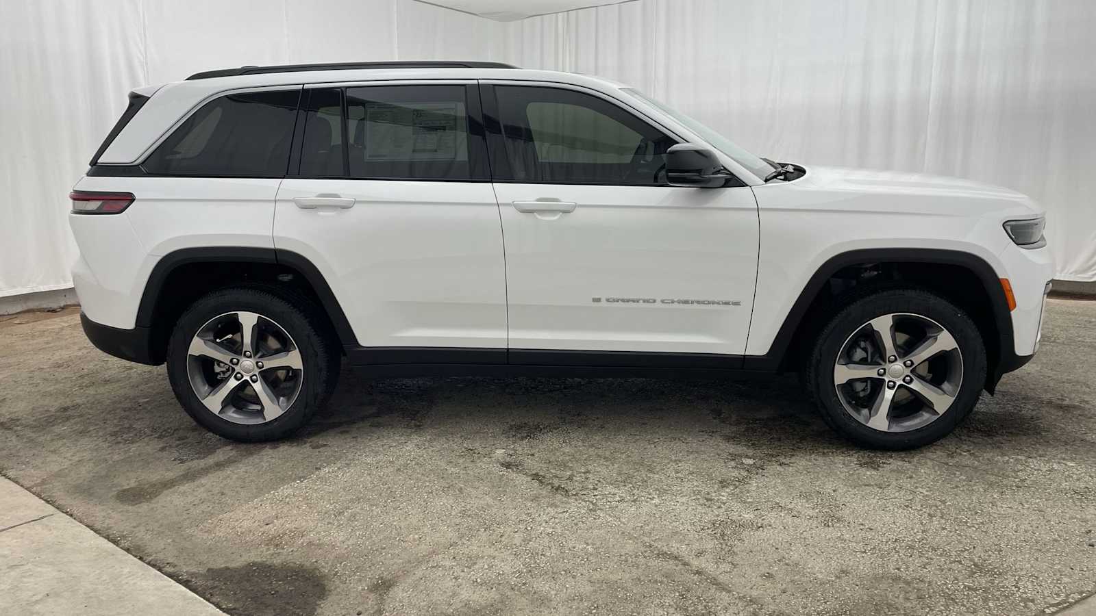 Thumbnail: 2026 Jeep Grand Cherokee - 37