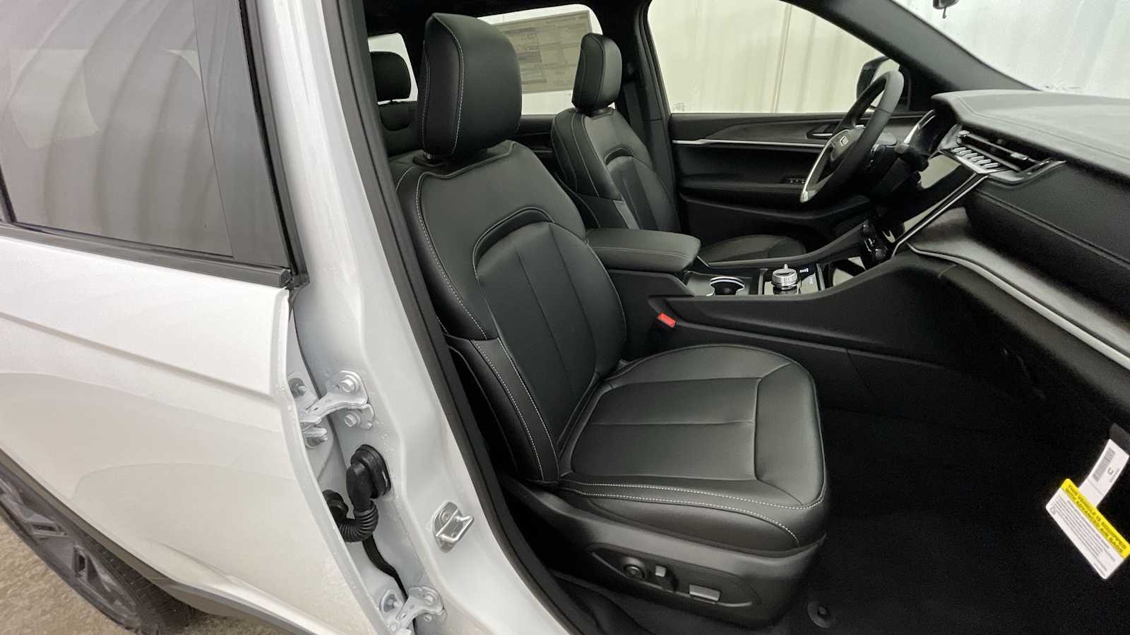 Thumbnail: 2025 Jeep Grand Cherokee - 13