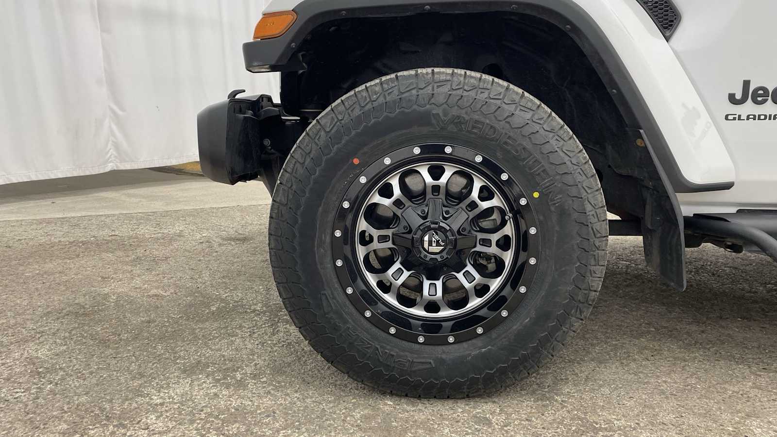 Thumbnail: 2023 Jeep Gladiator - 41