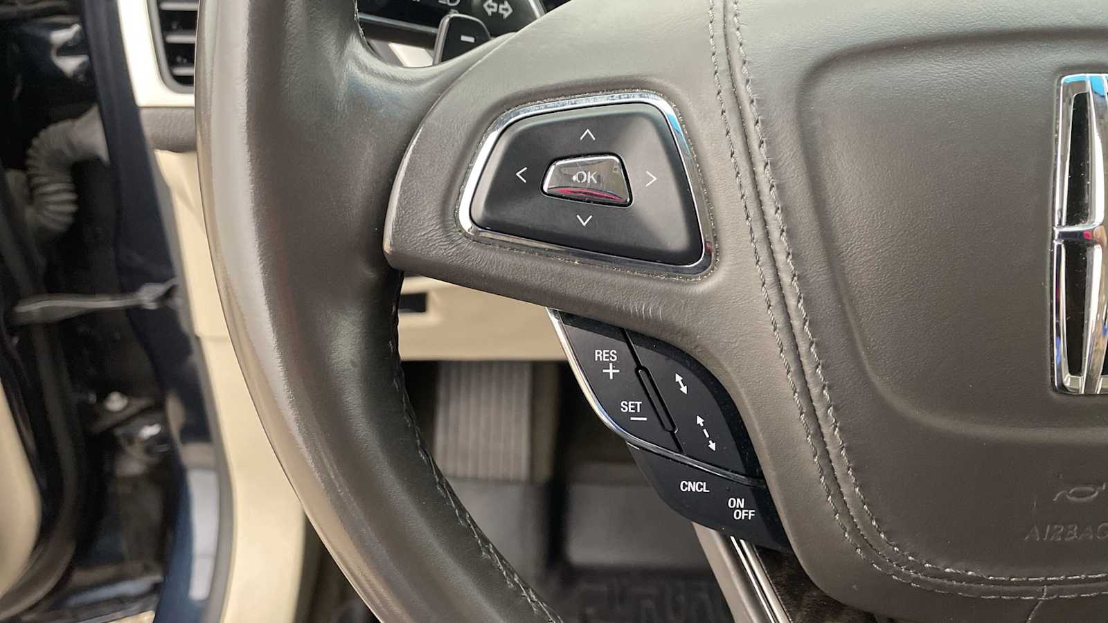 Thumbnail: 2020 Lincoln MKZ - 14