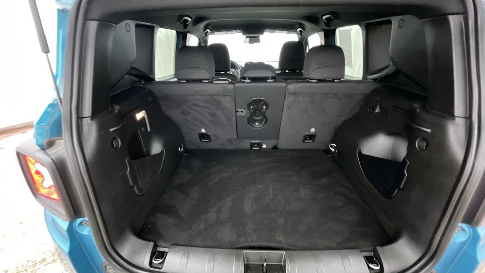 Thumbnail: 2022 Jeep Renegade - 28