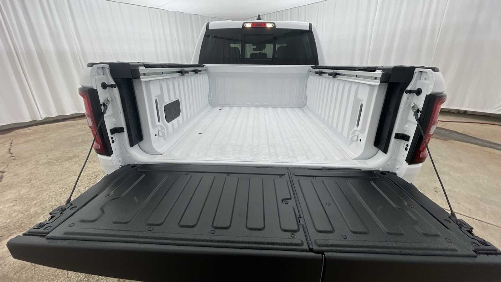 Thumbnail: 2026 RAM 1500 - 32