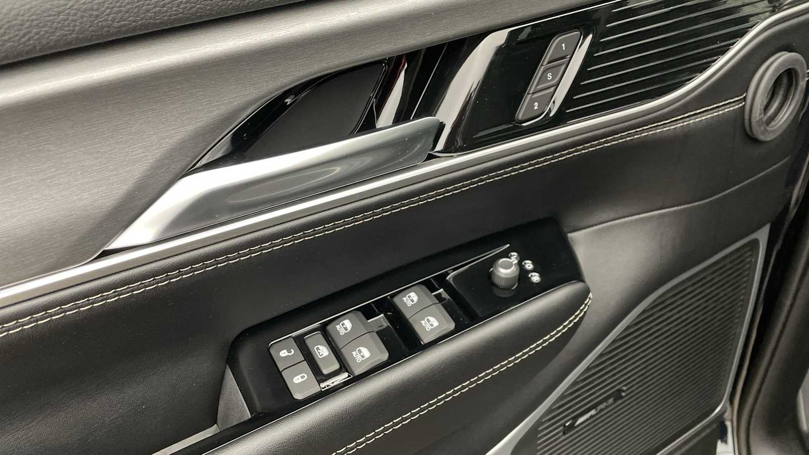 Thumbnail: 2025 Jeep Wagoneer - 7