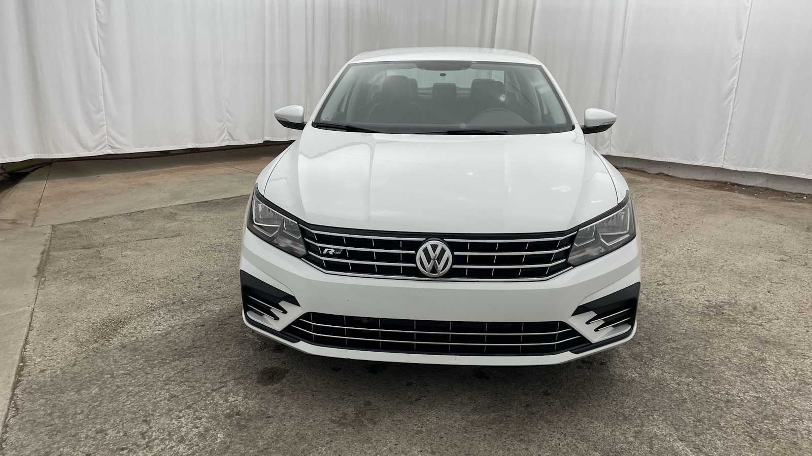 Thumbnail: 2017 Volkswagen Passat - 32