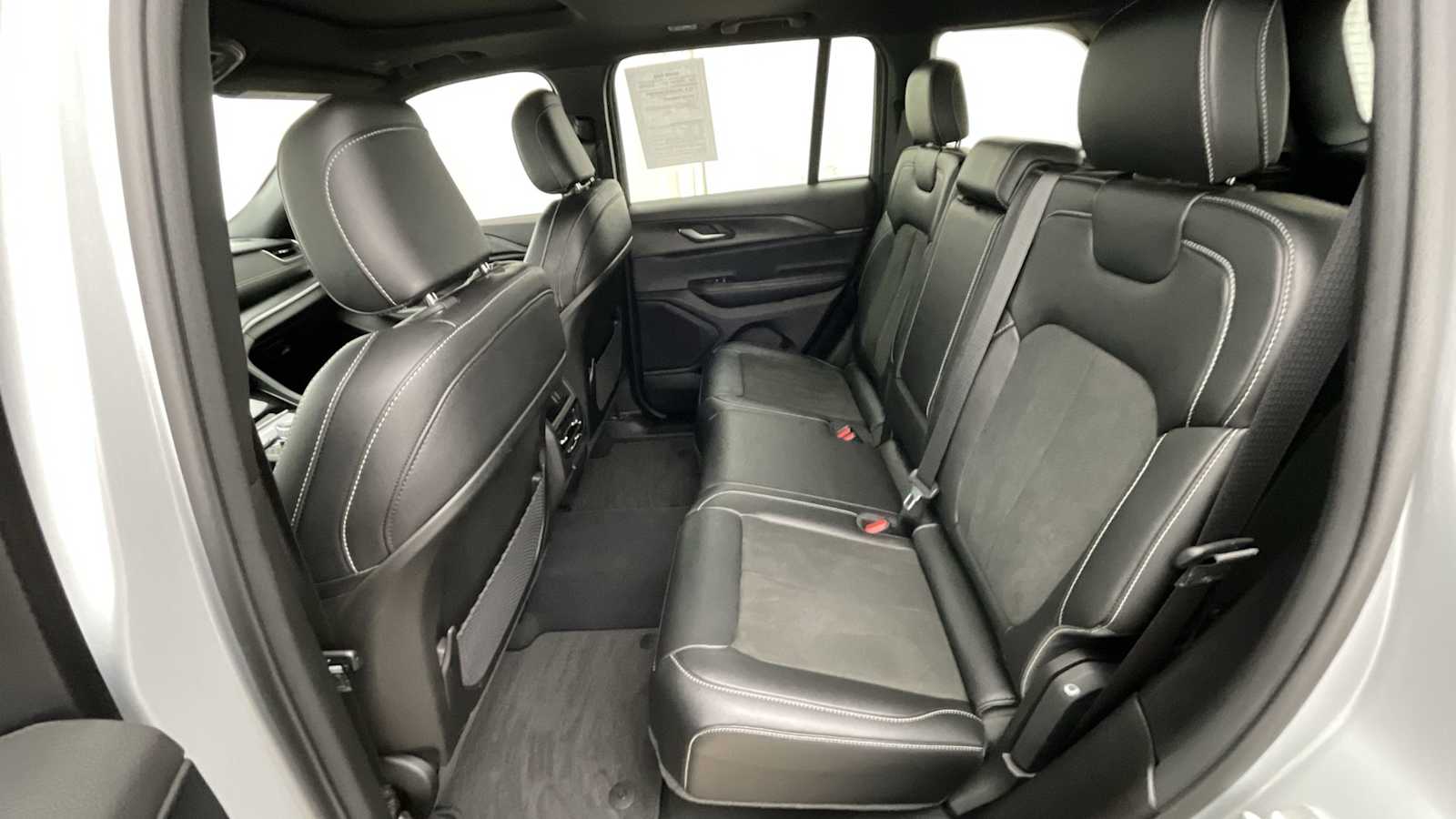 Thumbnail: 2024 Jeep Grand Cherokee - 9