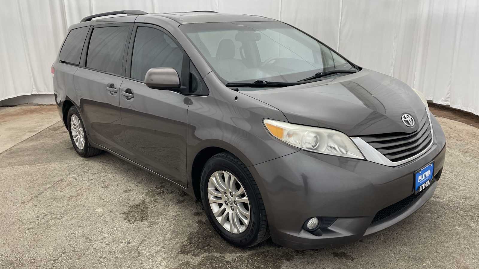 Thumbnail: 2013 Toyota Sienna - 37