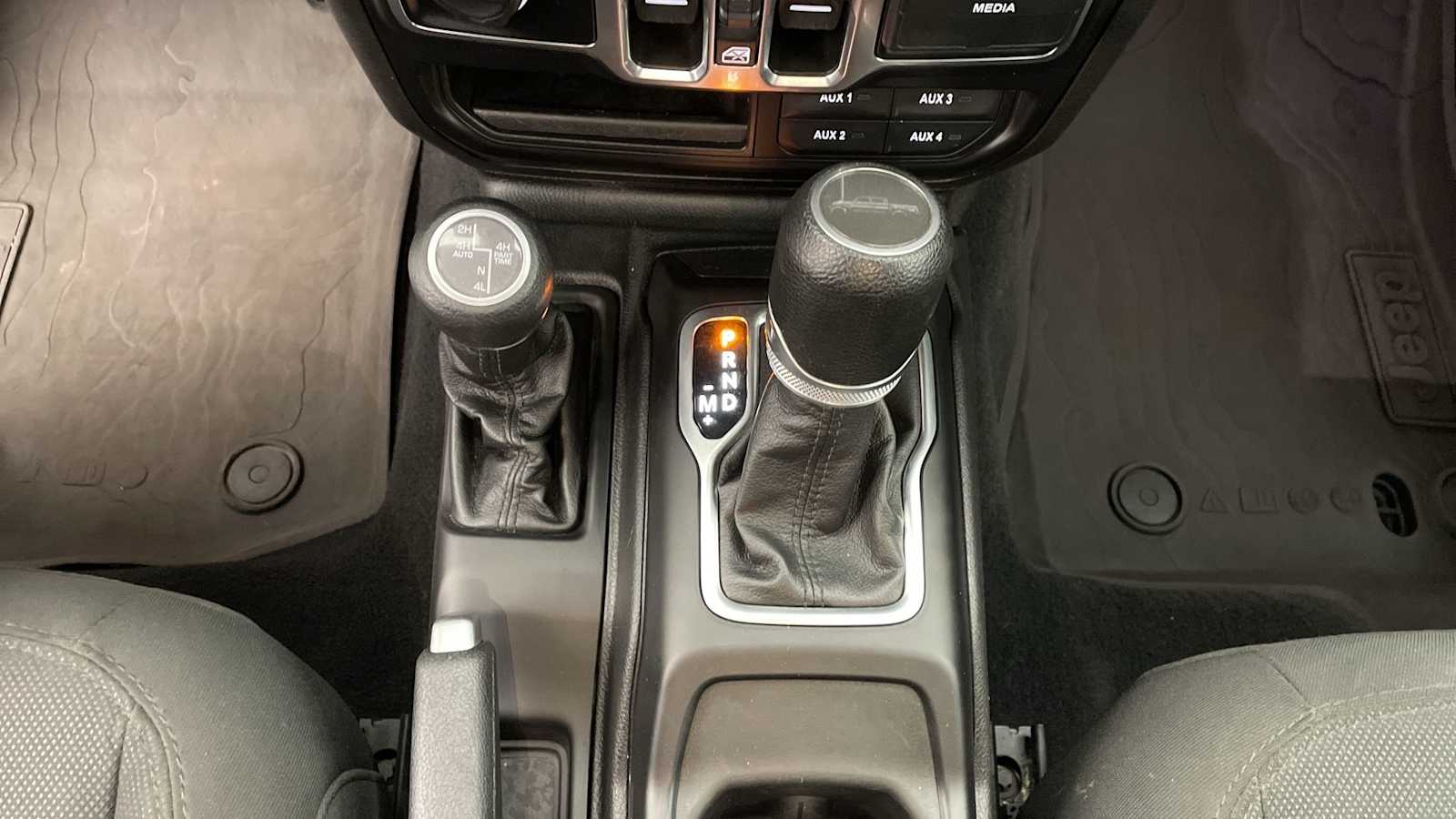 Thumbnail: 2023 Jeep Gladiator - 20