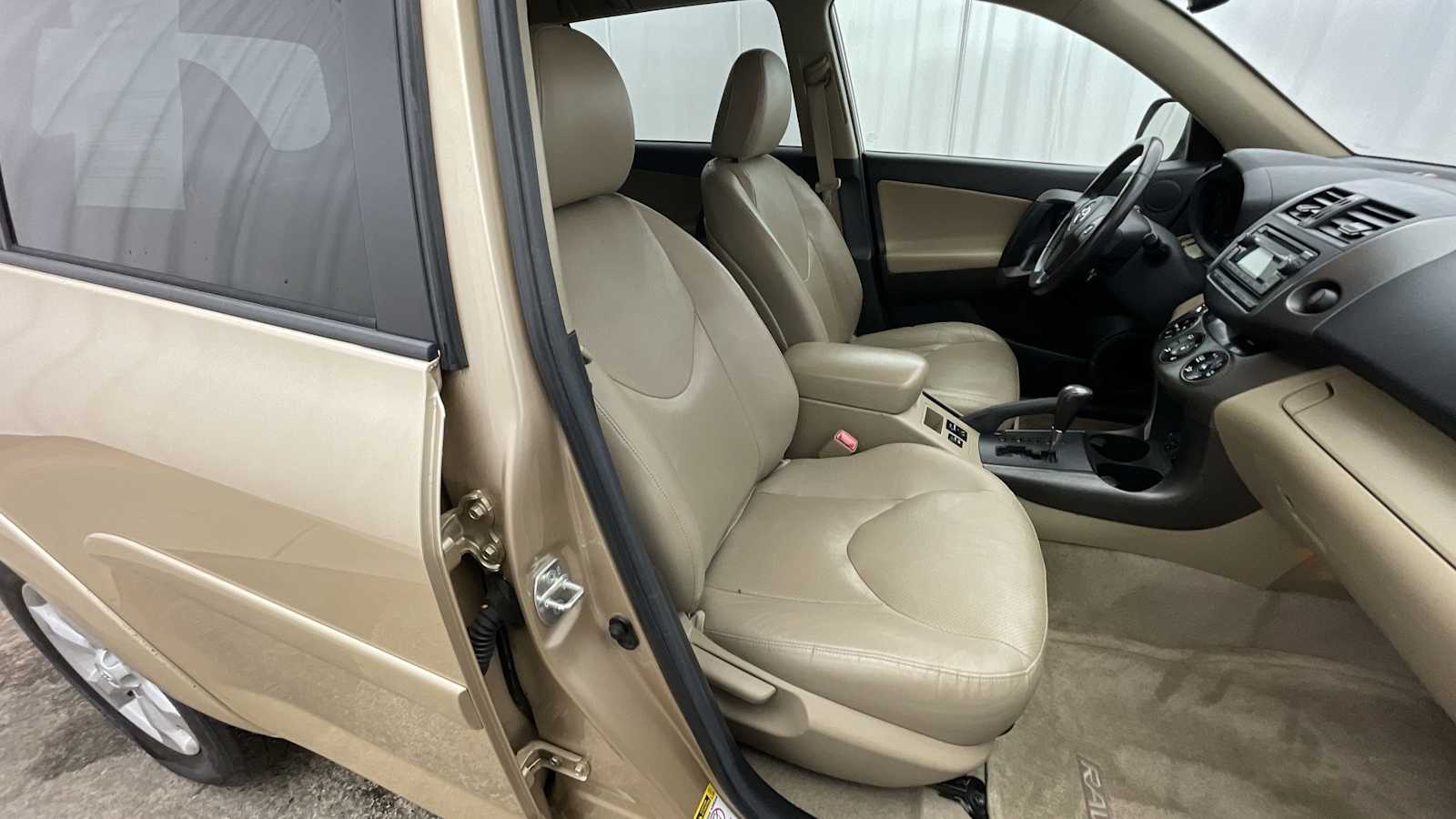 Thumbnail: 2012 Toyota RAV4 - 11