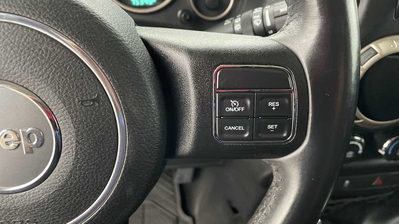 Thumbnail: 2016 Jeep Wrangler - 14