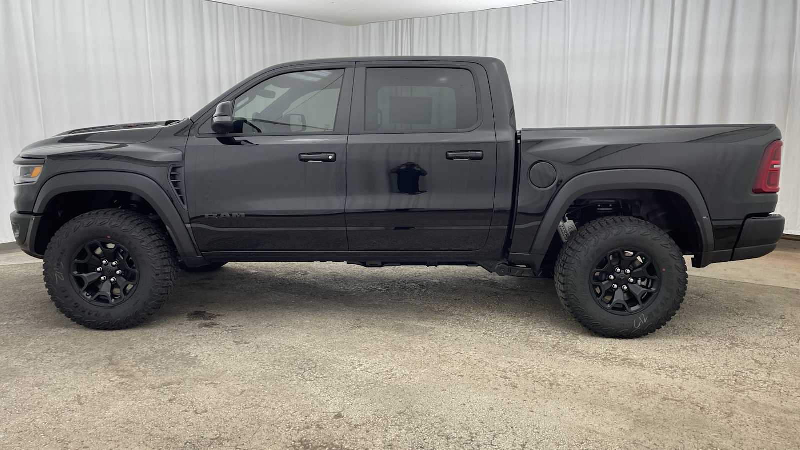 Thumbnail: 2026 RAM 1500 - 32