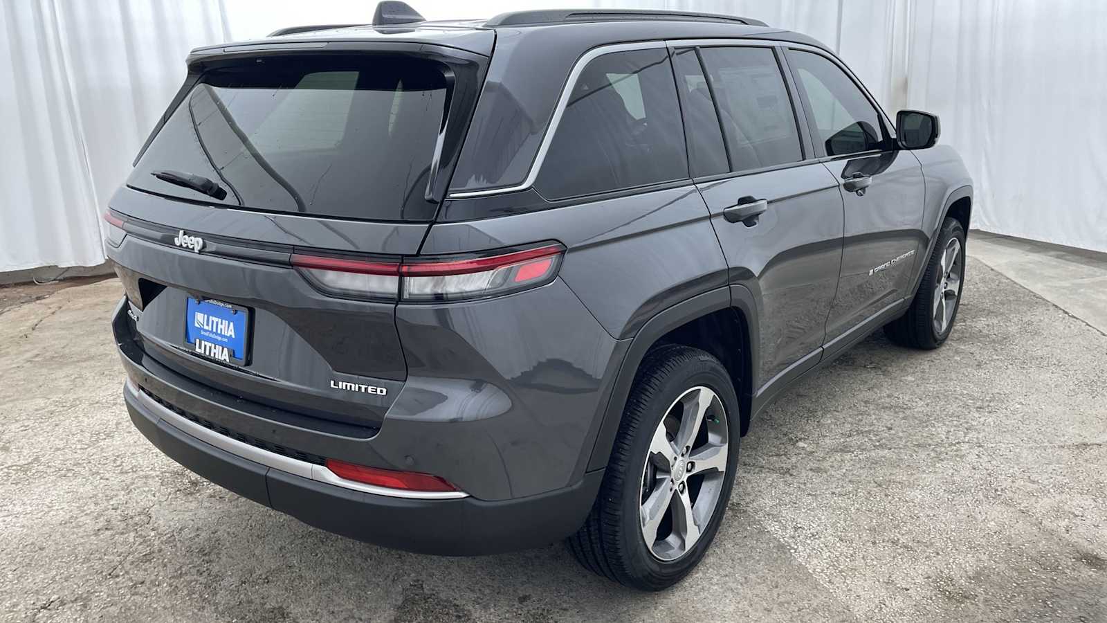 Thumbnail: 2026 Jeep Grand Cherokee - 36