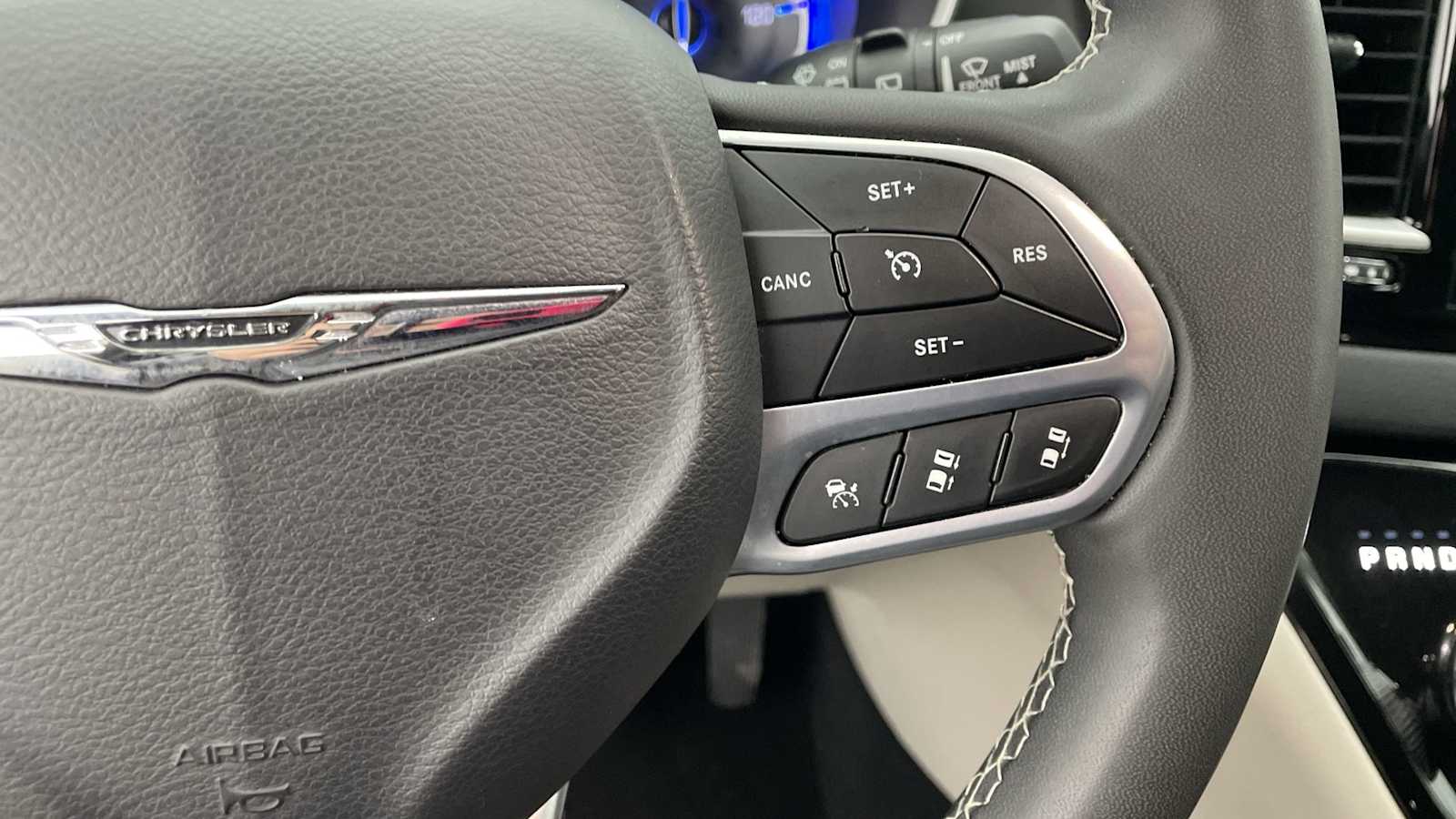 Thumbnail: 2023 Chrysler Pacifica - 14