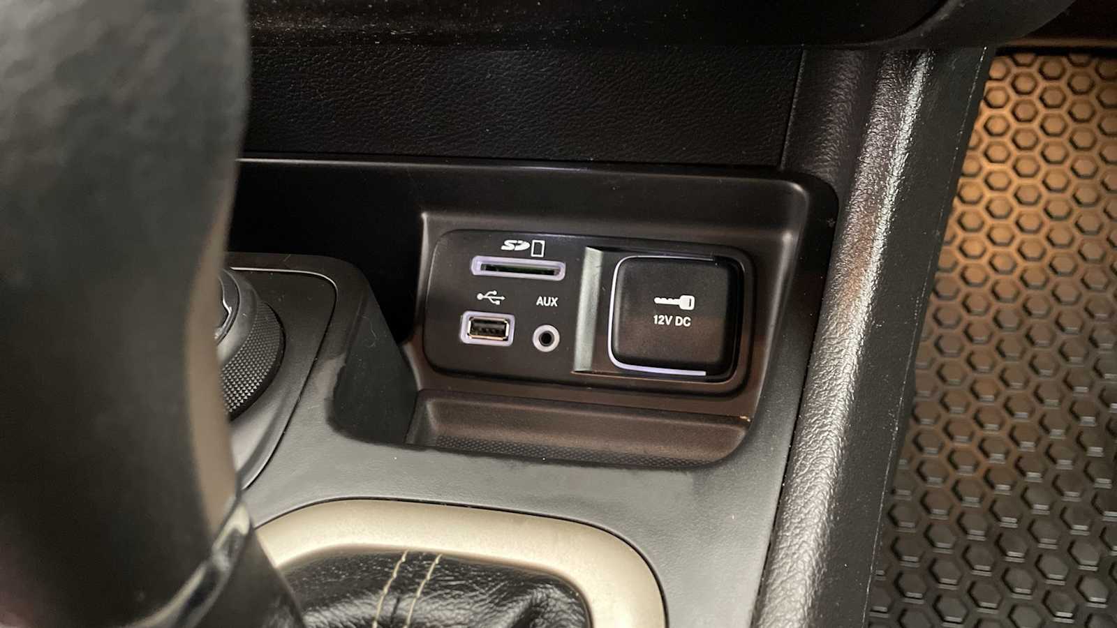 Thumbnail: 2017 Jeep Cherokee - 18