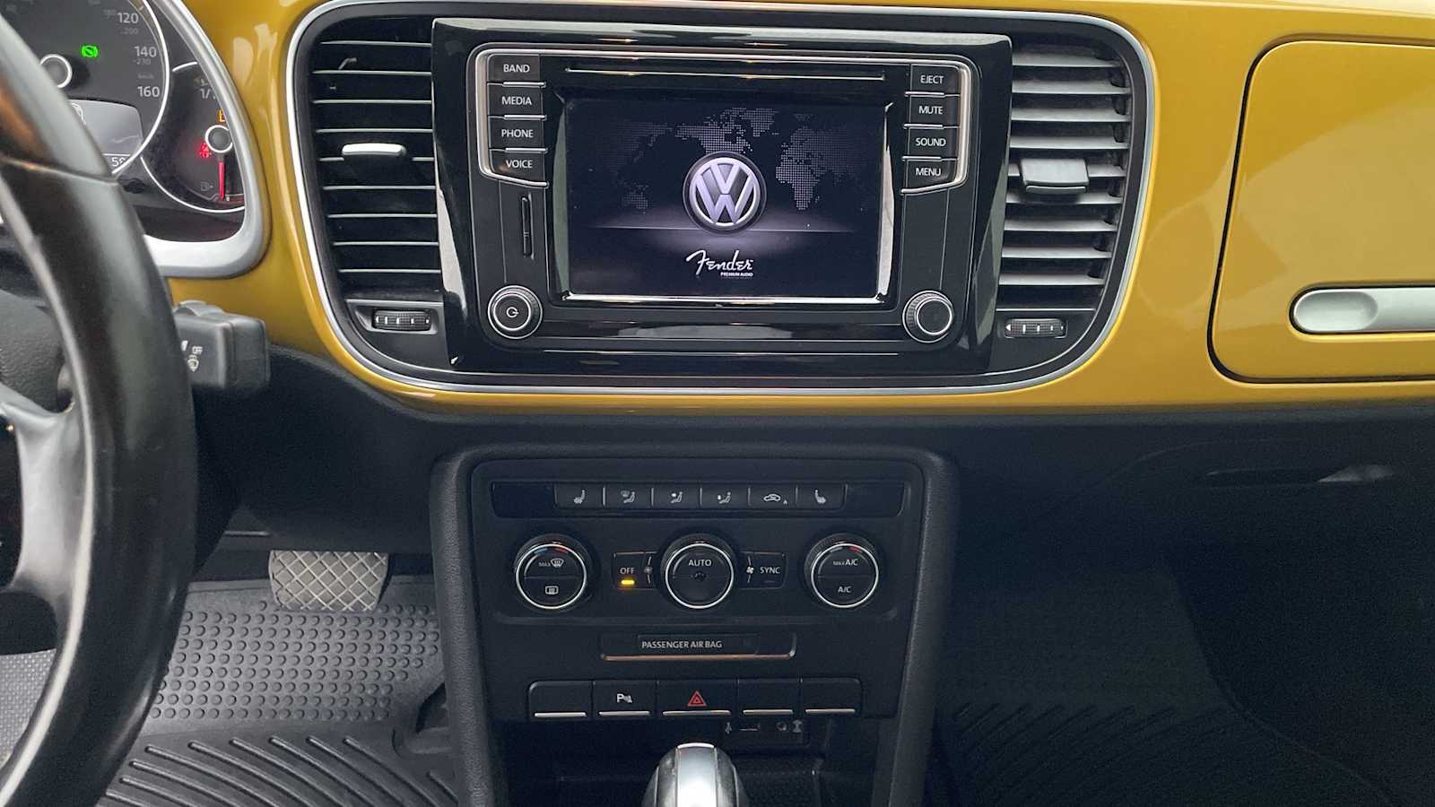 Thumbnail: 2016 Volkswagen Beetle - 17