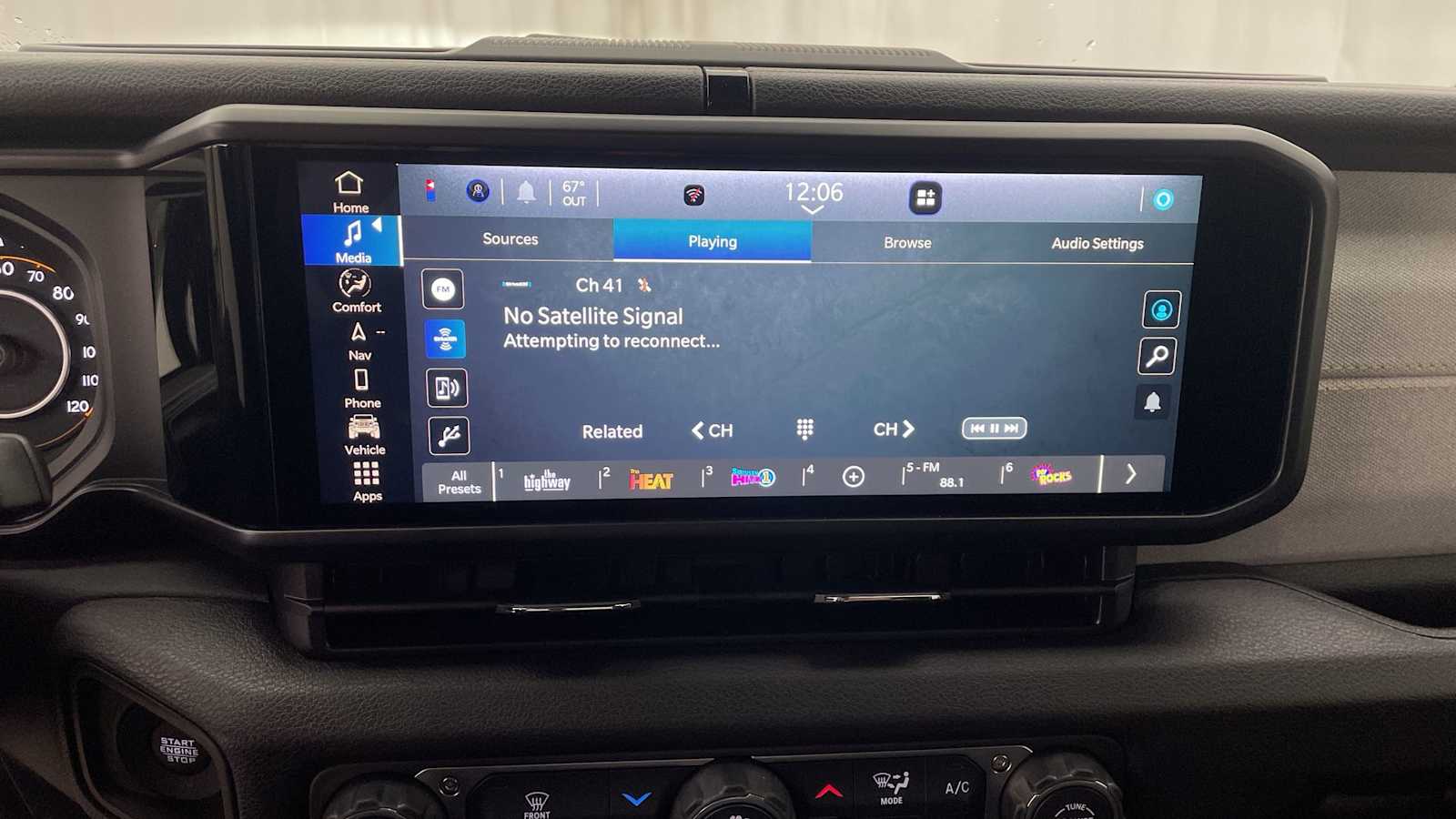 Thumbnail: 2026 Jeep Gladiator - 19