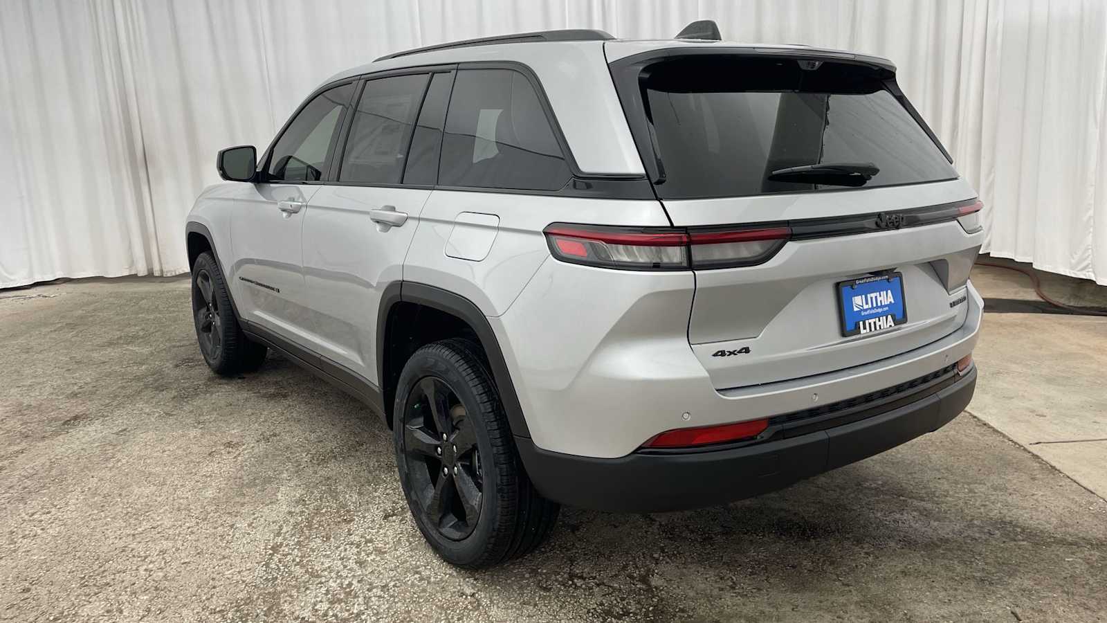 Thumbnail: 2025 Jeep Grand Cherokee - 35