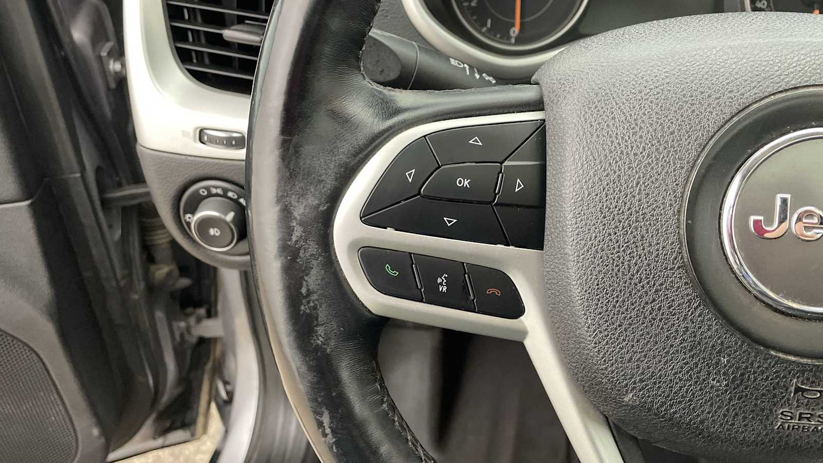 Thumbnail: 2018 Jeep Cherokee - 15